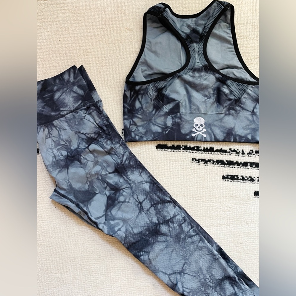 SOULCYCLE matching workout pants & top set.  Skull graphic on back. SIZE med